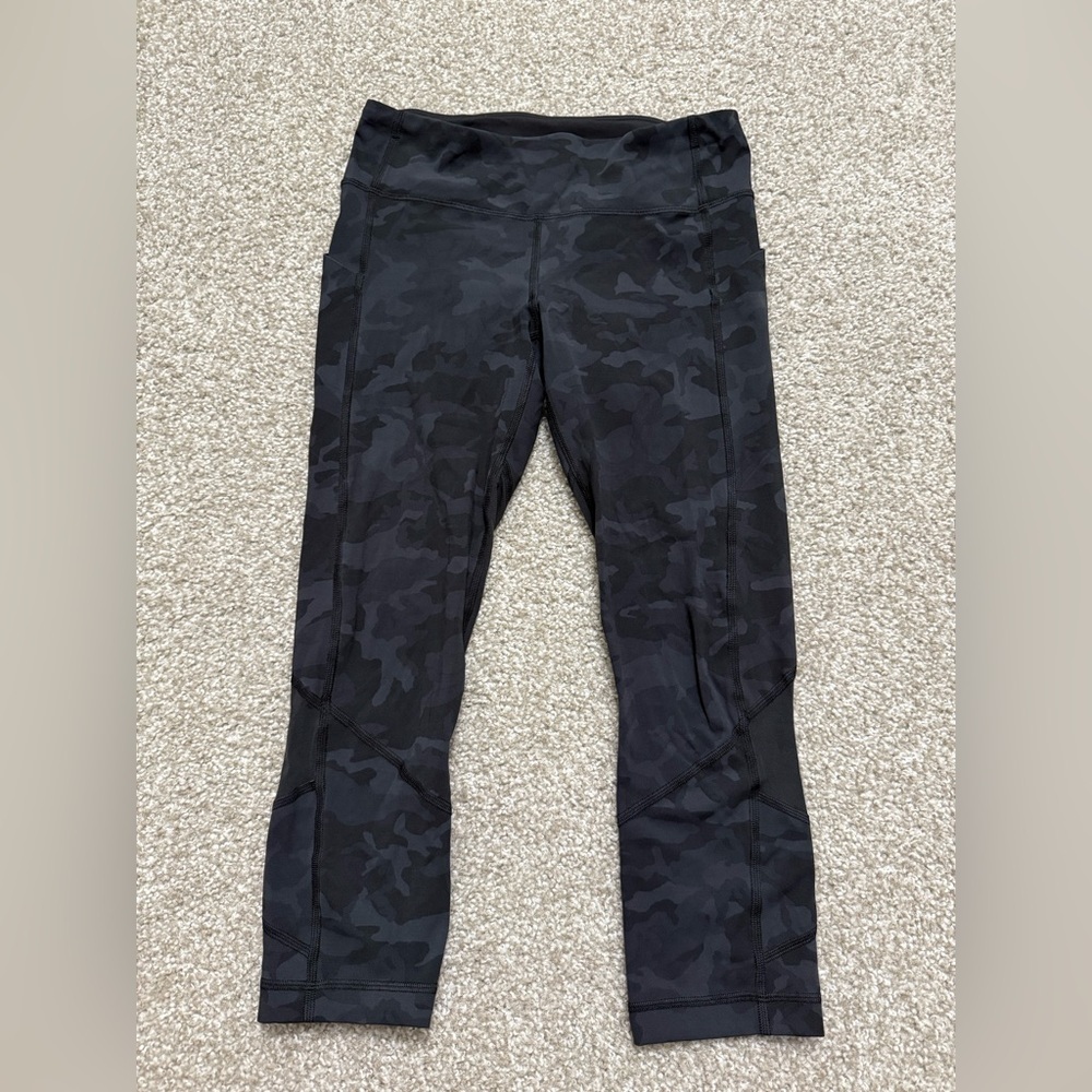 Lululemon Pace Rival Crop *22"
Incognito Camo Multi Grey / Black (First Release)